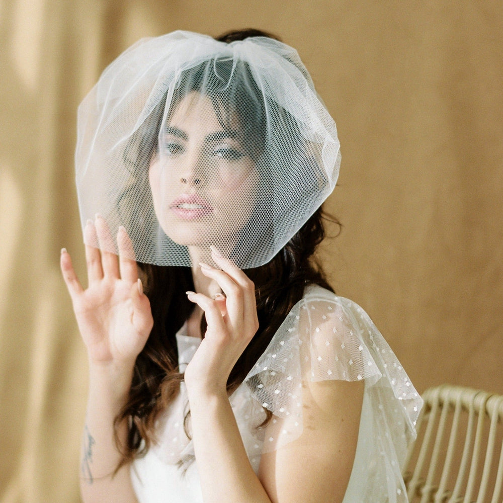 Mini Tulle Blusher Veil - Chic Veil |  Off-White / Scattered with Swarovski Pearls
