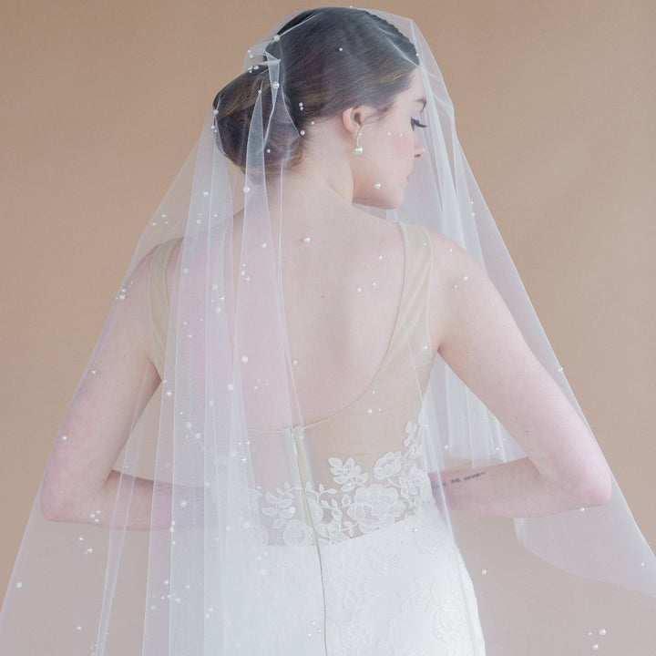 https://www.blairnadeau.com/cdn/shop/products/scattered-pearl-wedding-drop-veil-for-brides.jpg?v=1679673786&width=720